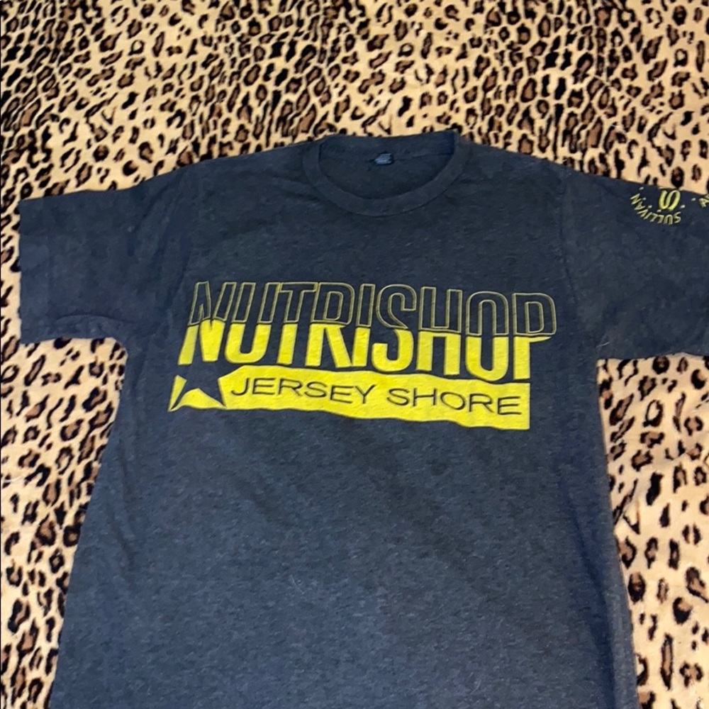 grey t-shirt
